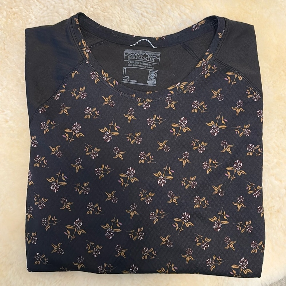 Patagonia mid weight base layer- large